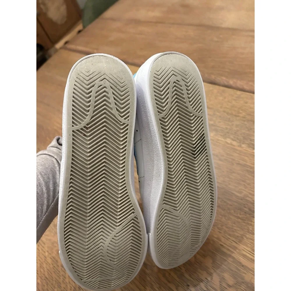 Nike‎ Youth High-Top Sneakers – Size 5